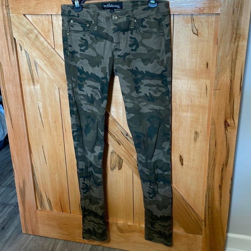 3/$15🎉 Camo seductions jeans skinny size 7